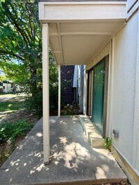 Building Photo - Beautiful Fully Remodeled 2 bedroom Townhome