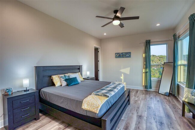 Building Photo - 7002 Deepwood Dr