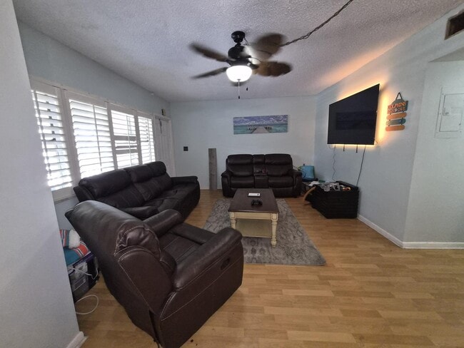 Building Photo - 100 Royal Palm Way