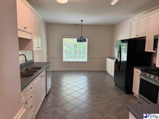Building Photo - 3401 Saxon Dr