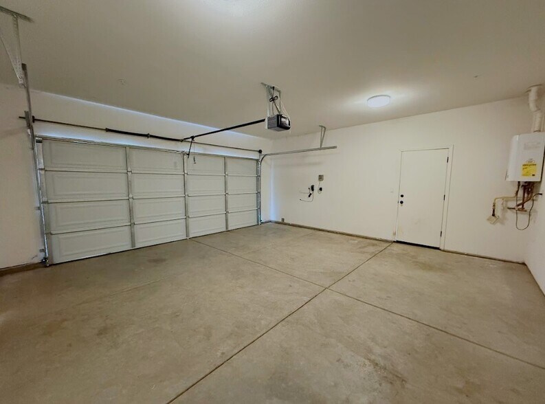 Building Photo - 4032 Wood Creek Ct