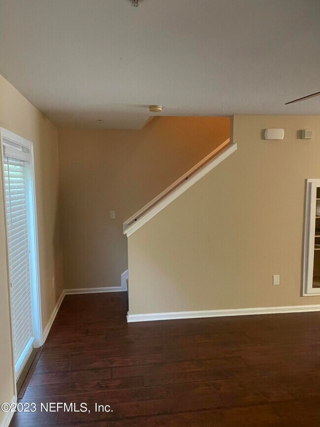 Building Photo - 876 Black Cherry Dr S