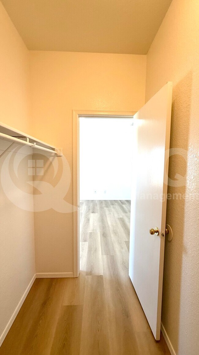Building Photo - 25650 W Burgess Ln