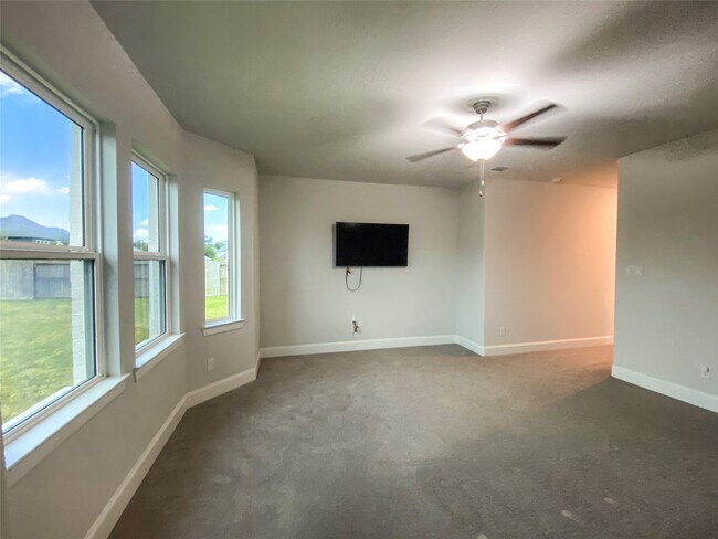 Building Photo - 10011 Serenity Grv Dr