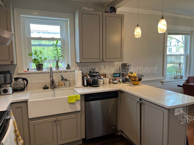 Building Photo - 3514 Montrose Ave