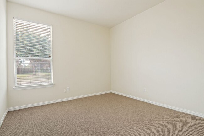 Building Photo - 1000 Leoti Ln