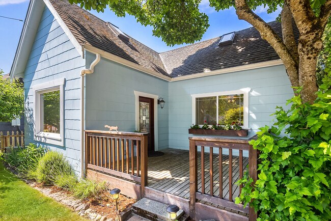 Building Photo - 185 2nd Ave SE