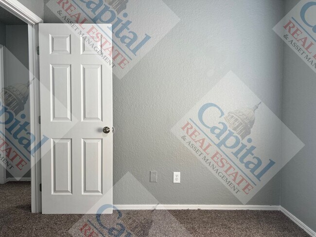 Building Photo - Cozy 3 Bedroom