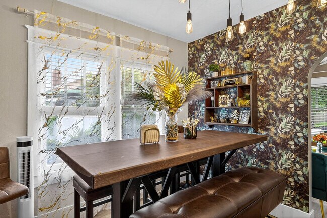 Building Photo - 5901 N Ola Ave