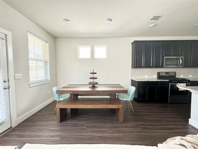 Building Photo - 7103 Silver Star Ln