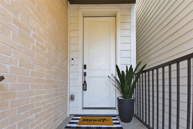 Building Photo - 1243 W 23rd St