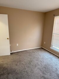 Building Photo - 31 Moore Ln