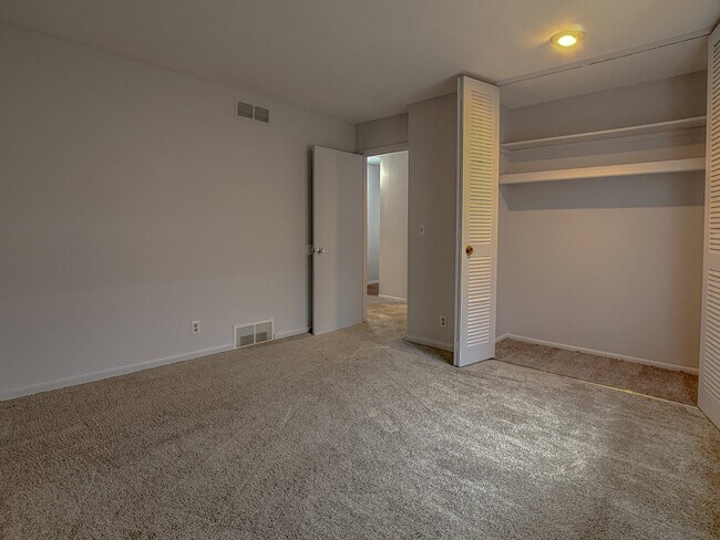 Bedroom - Waverly Flatz