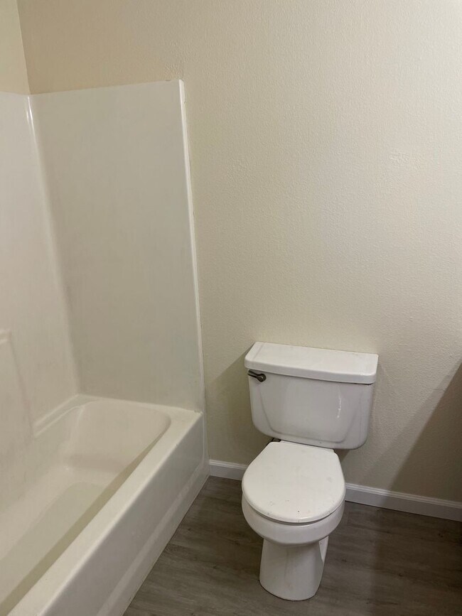 Building Photo - 3 BED 2 BATH IN SHASTA LAKE