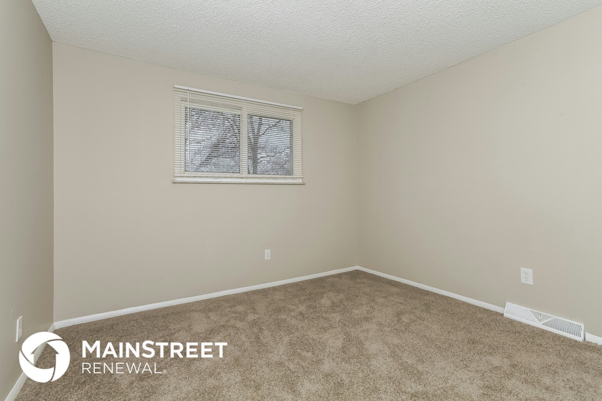 Building Photo - 2033 Queensbridge Dr