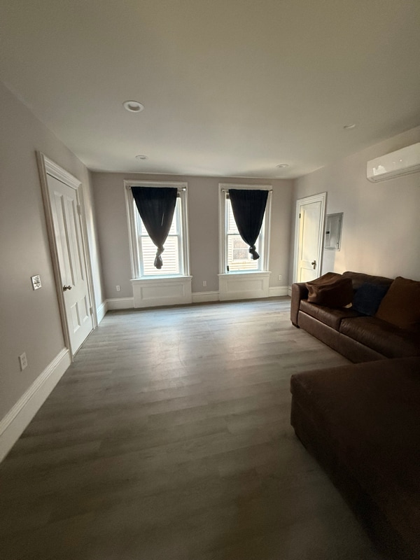 Building Photo - 293 Point St