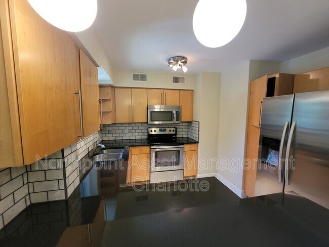 Building Photo - 207 N Dotger Ave