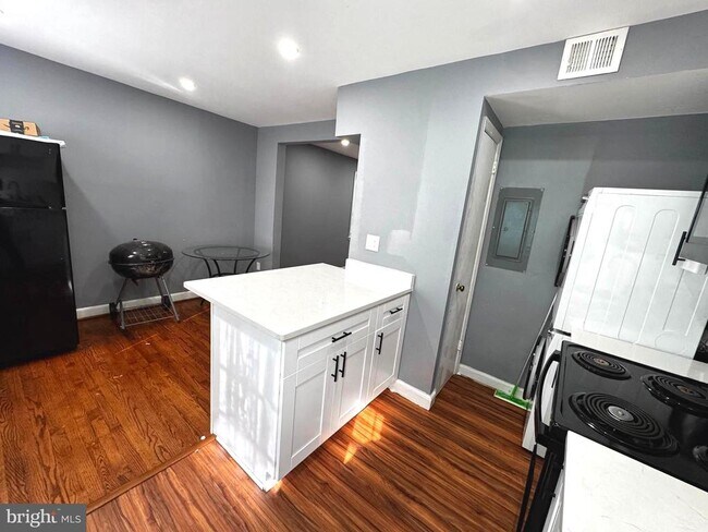 Building Photo - 3943 Pennsylvania Ave. SE