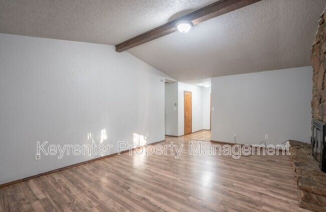 Building Photo - 1100 W Queens St