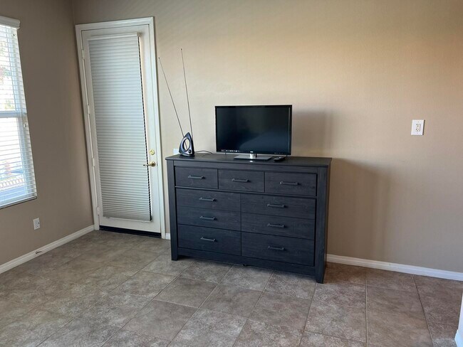 Building Photo - 59 Shoreline Dr