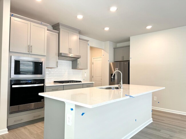 Building Photo - 4 Bedroom 3 Bath & Loft Single Family for ...