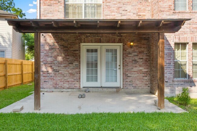 Building Photo - 300 Emerald Fields Ln