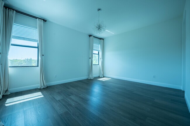 Building Photo - 13026 Artisan Cir