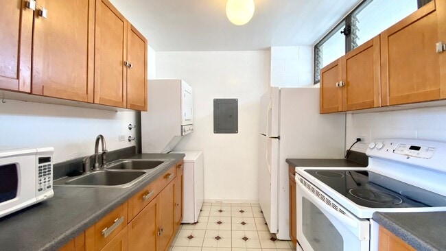 Primary Photo - Available Now! Studio on Kinau Street with...