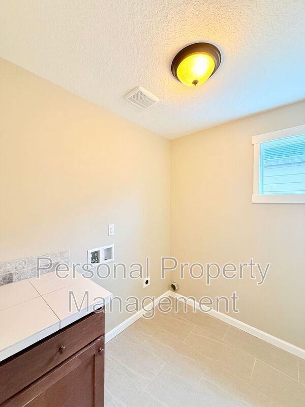 Building Photo - 13016 NE 28th Way