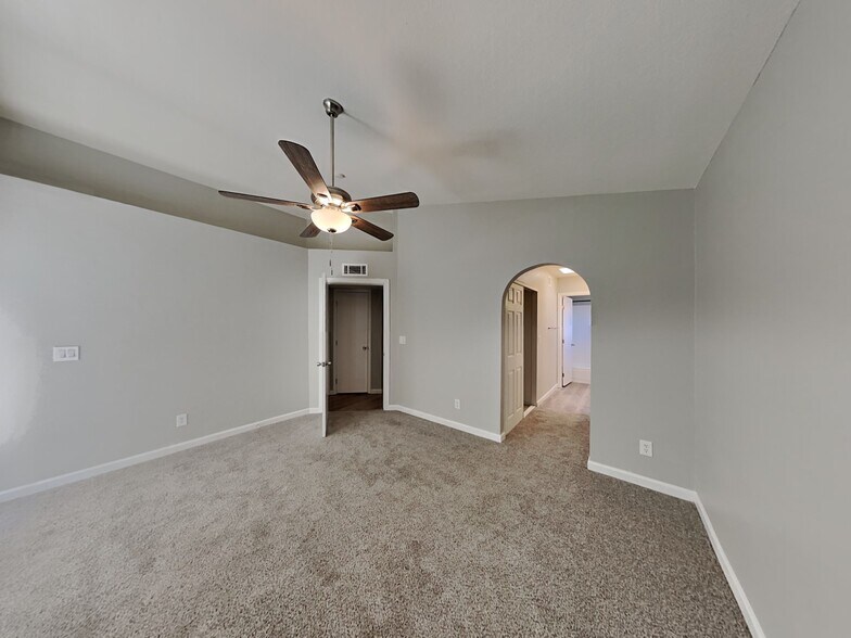 Building Photo - 7303 W Shaw Butte Dr