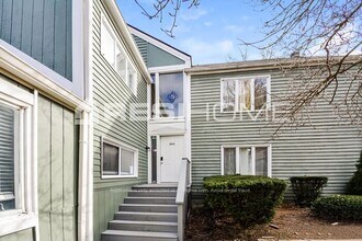 Building Photo - 422 Raintree Dr