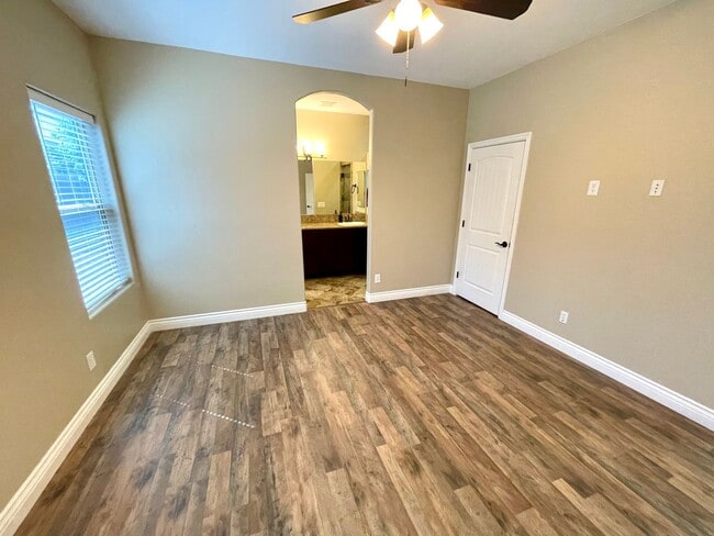 Building Photo - Elegant 3 Bedroom, 2 bathroom Home in Legacy Ranch Neighborhood in Central Kingman!