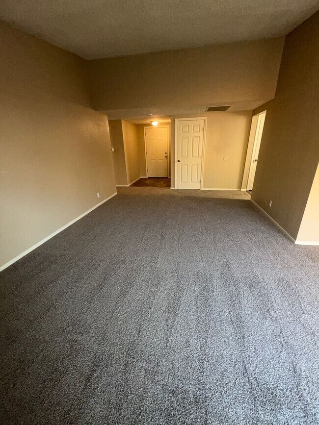 Building Photo - Upgrade Your Living: Spacious 4-Bedroom Ho...