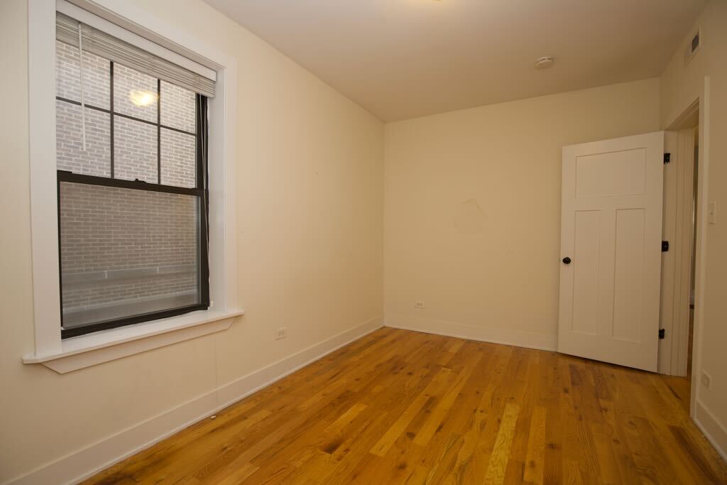 Building Photo - 1456 W Byron St