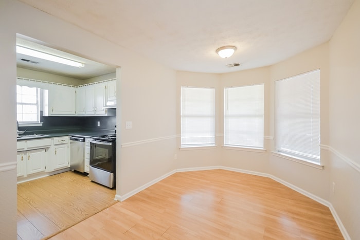 Building Photo - 135 Branchwood Dr