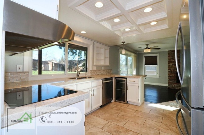 Building Photo - 251 Kamp Way