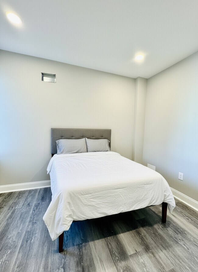 Building Photo - 6011 Master St