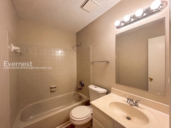 Building Photo - 6585 Fairwood Cove