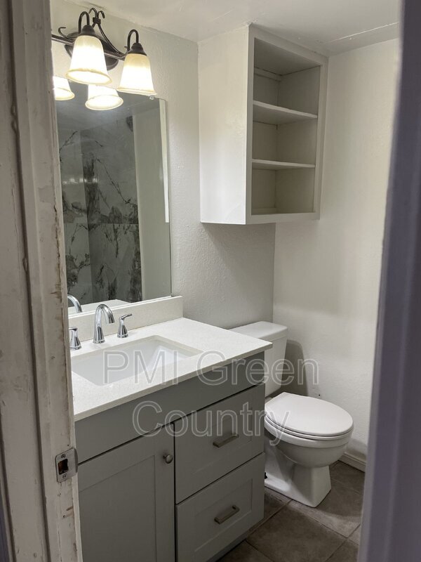 Building Photo - 1802 E 66th Pl
