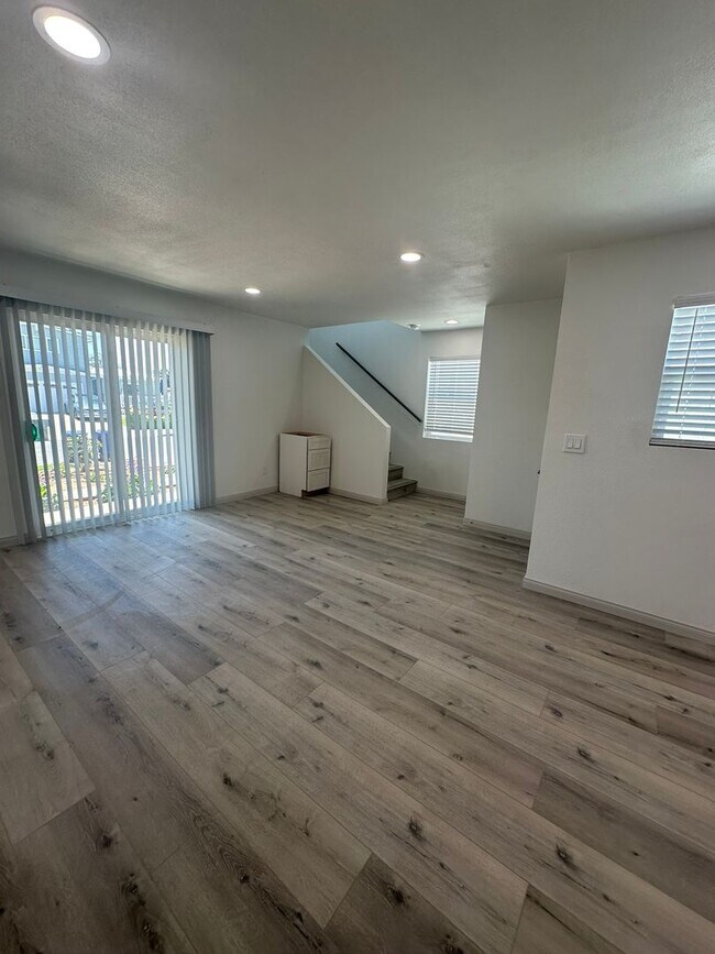 Building Photo - 202-204 Calla Avenue