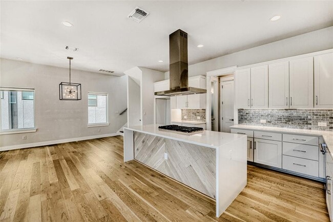 Building Photo - 5002 Pecan Springs Rd