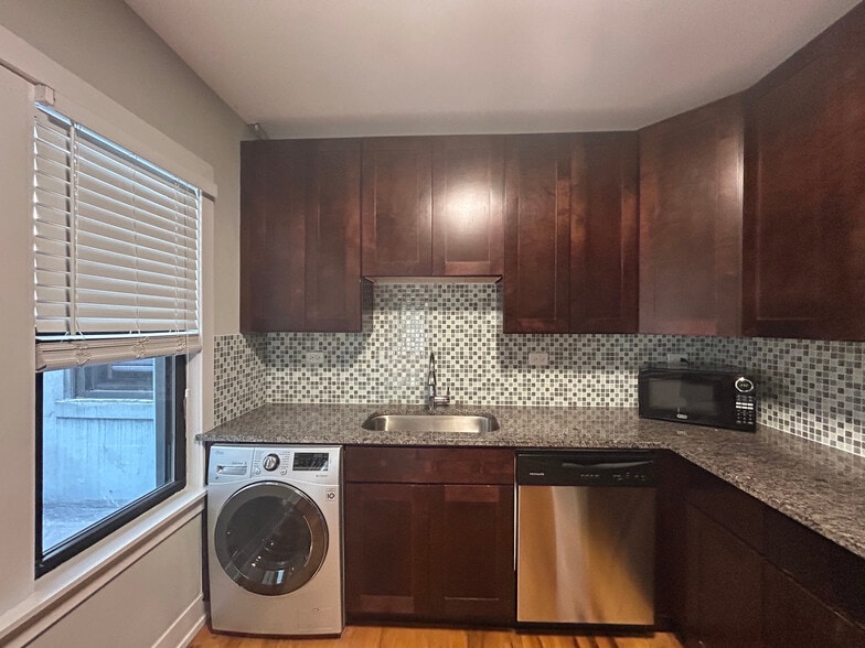 Building Photo - 545 Chestnut St