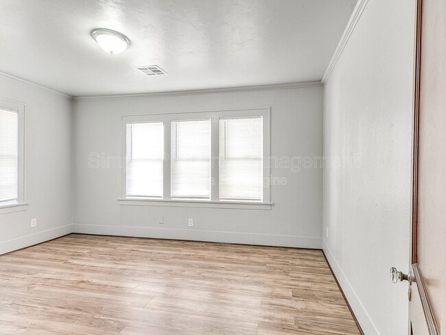 Building Photo - 912 NW 98th St