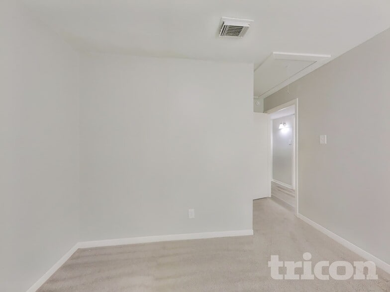 Building Photo - 6422 French Chateau Dr