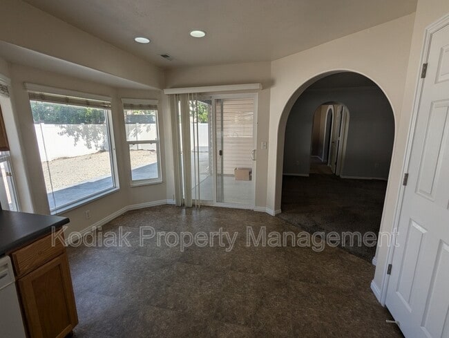 Building Photo - 978 York Dr