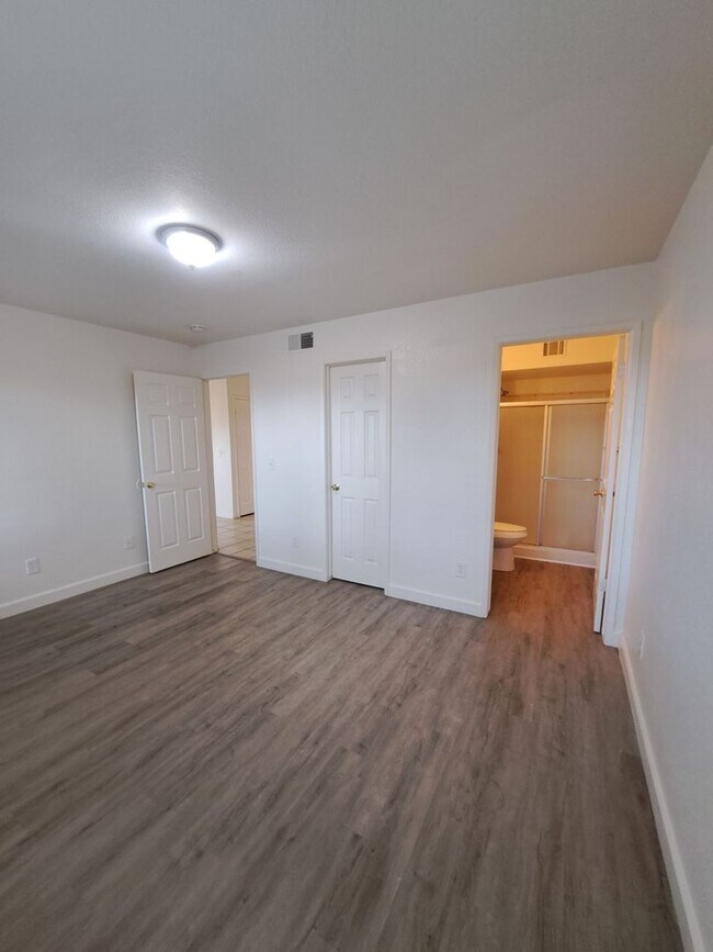 Building Photo - 3302 W Shields Ave