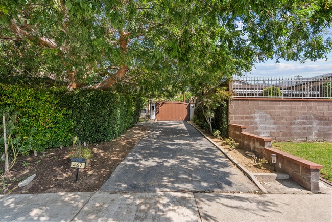 Building Photo - 467 Irving Dr
