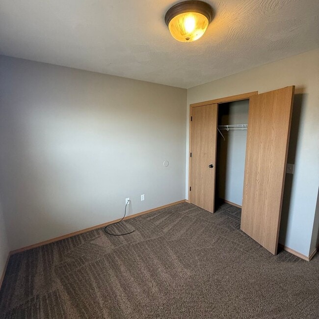 Building Photo - 3 bedroom 2 bathroom  Home in Clever MO