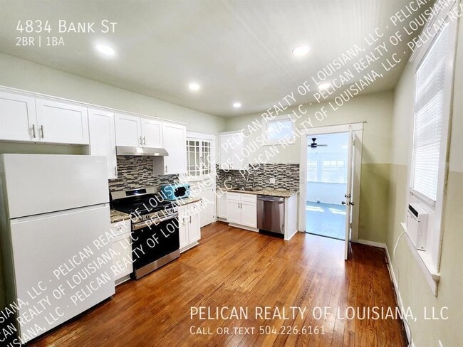 Building Photo - 4834 Banks St