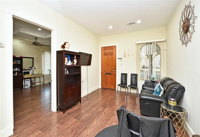 Building Photo - 12806 Willow Centre Dr